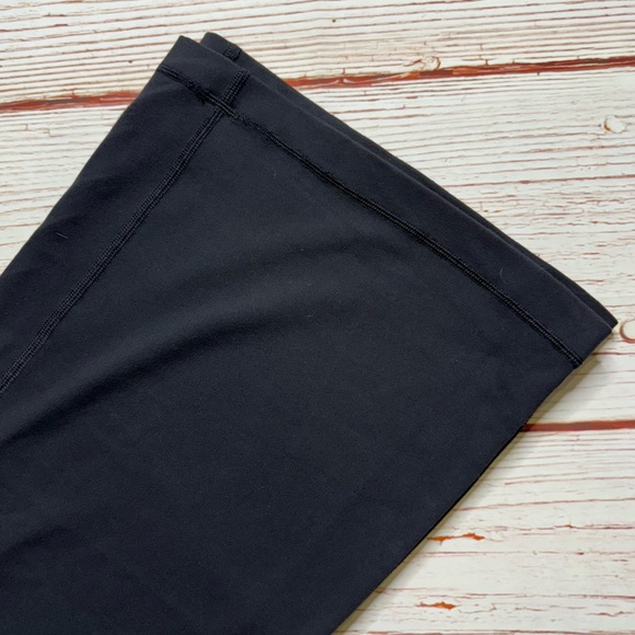 Lululemon Groove Pant Flare Full-On Luxtreme 32" in
Black Sz 12 - Picture 9 of 12